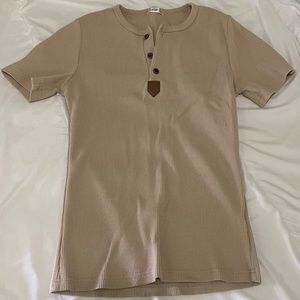 Tan quarter button T